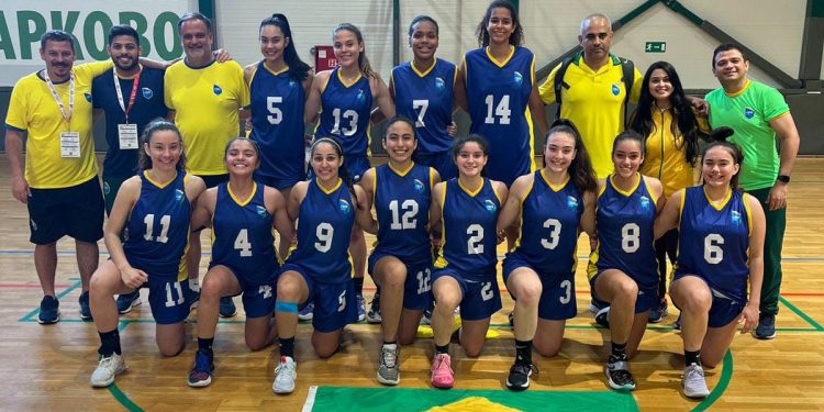 Basquete feminino de Foz termina com a oitava colocação no Mundial Escolar na Sérvia