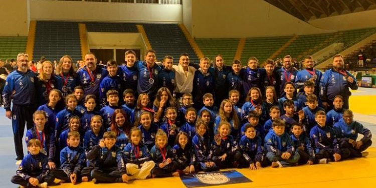 Equipe de judô de Foz traz 19 medalhas da Copa Paraná disputada em Curitiba