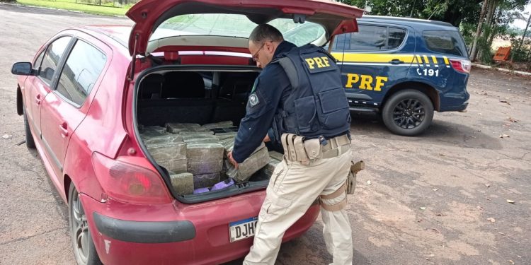 PRF apreende 150 quilos de maconha em Santa Terezinha de Itaipu