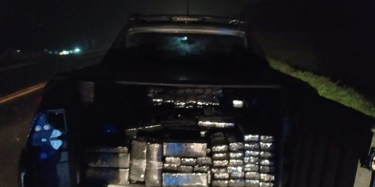 Pistolas e maconha são apreendidas em Céu Azul