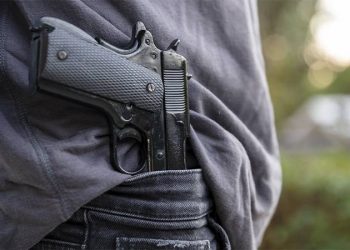 Proibido o transporte de armas e munições de sábado a segunda