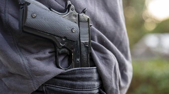 Proibido o transporte de armas e munições de sábado a segunda