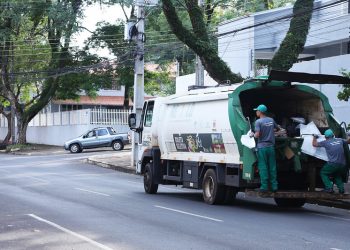 Coleta seletiva para a recolher materiais ferrosos, calhas e entre outros recicláveis volumosos
