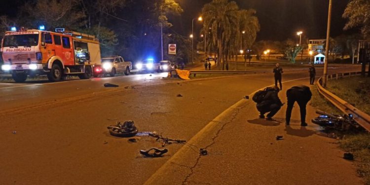 Motociclista morre em acidente com carro brasileiro em Puerto Iguazú
