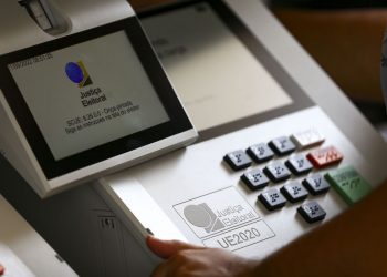 Propaganda eleitoral gratuita, comícios e debates terminam hoje