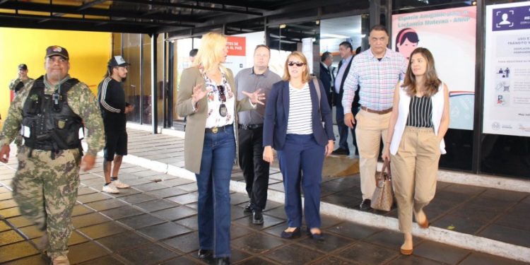 Cônsul dos EUA no Paraguai conhece estrutura de fiscalização da aduana da Ponte da Amizade
