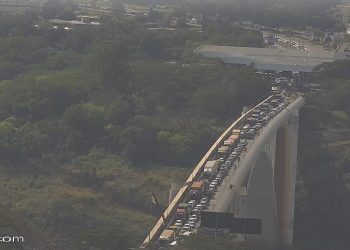 Operação federal congestiona a fronteira entre Foz e CDE