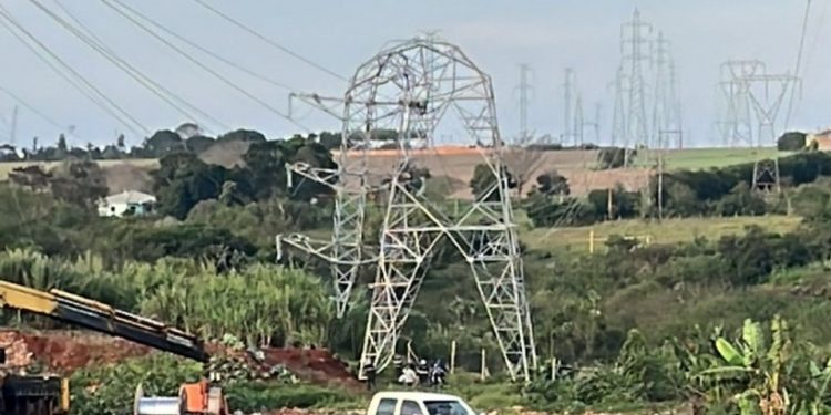 Homem que morreu durante queda de torre trabalhava na manutenção