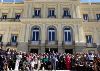 Quatro anos após incêndio, Museu Nacional apresenta fachada restaurada