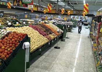 Rede de supermercados abre mais de 60 vagas de emprego em Foz