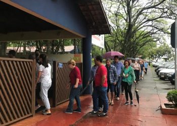 Chuva não espanta eleitores em Foz do Iguaçu