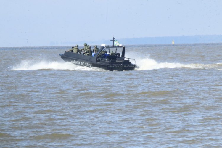 Marinha realiza exercício de patrulhamento no Lago de Itaipu