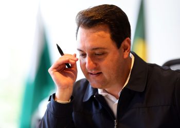 Governador anuncia antecipação do 13º salário e da folha de dezembro dos servidores