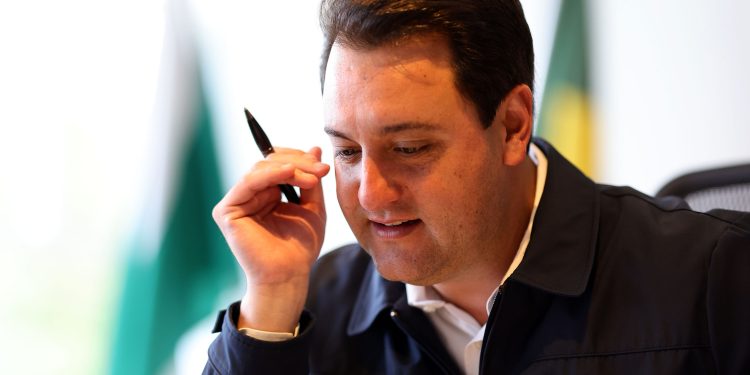 Governador anuncia antecipação do 13º salário e da folha de dezembro dos servidores