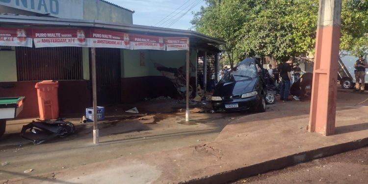 Duas mulheres mortas e uma ferida em veículo capotado em Foz do Iguaçu