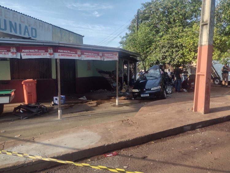 Duas mulheres mortas e uma ferida em veículo capotado em Foz do Iguaçu