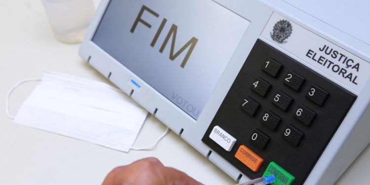 Urnas em Foz apresentam problemas e precisam ser substituídas