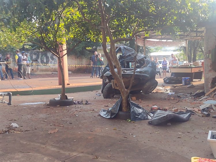 Duas mulheres mortas e uma ferida em veículo capotado em Foz do Iguaçu