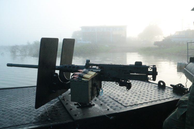 Marinha realiza exercício de patrulhamento no Lago de Itaipu