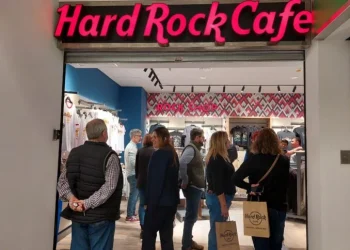Primeira loja do Hard Rock Café é inaugurada na fronteira