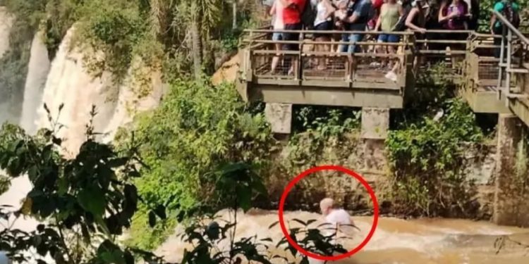 Homem que caiu no lado argentino das Cataratas pode ser turista canadense