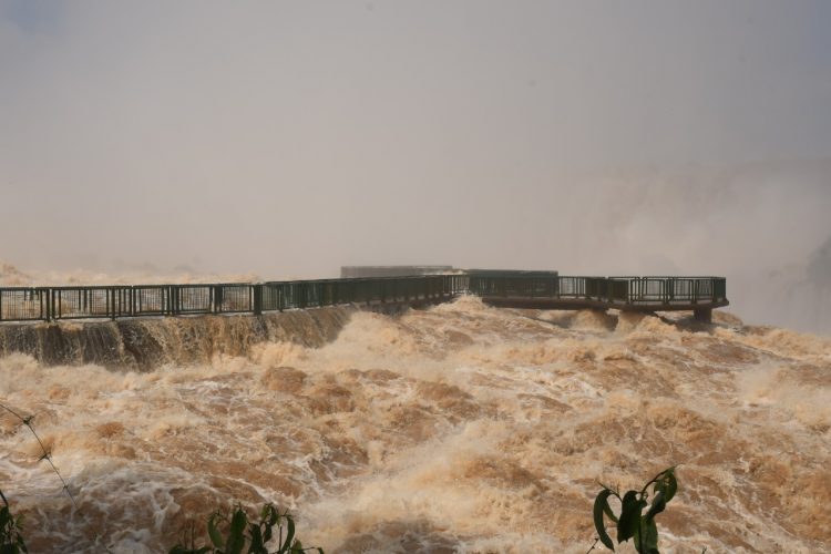 Cataratas do Iguaçu atinge vazão de 16 milhões de litros por segundo