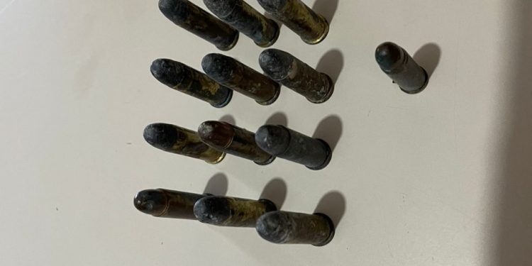 PM encontra sacola com maconha e munições no Jupira