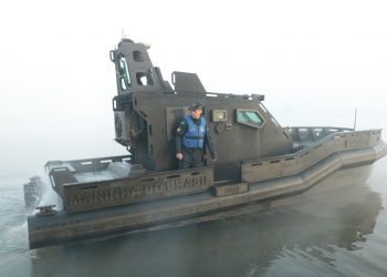 Marinha realiza exercício de patrulhamento no Lago de Itaipu