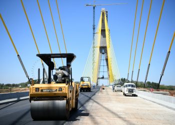 Empresa inicia colocação do asfalto na Ponte da Integração