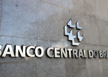 Faturas de cartão com linguagem simples podem reduzir endividamento