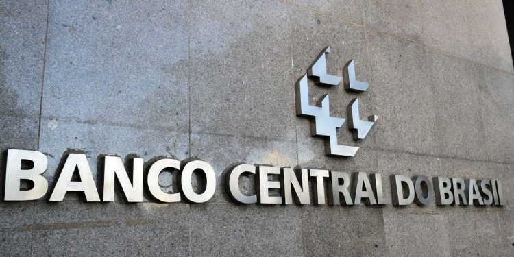 Faturas de cartão com linguagem simples podem reduzir endividamento