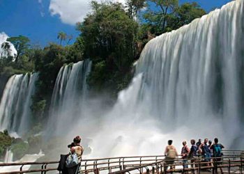 Turista cai no lado argentino das Cataratas