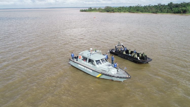 Marinha realiza exercício de patrulhamento no Lago de Itaipu