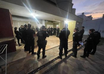 Polícia cumpre mandados contra suspeitos de tráfico de drogas no Norte do Paraná