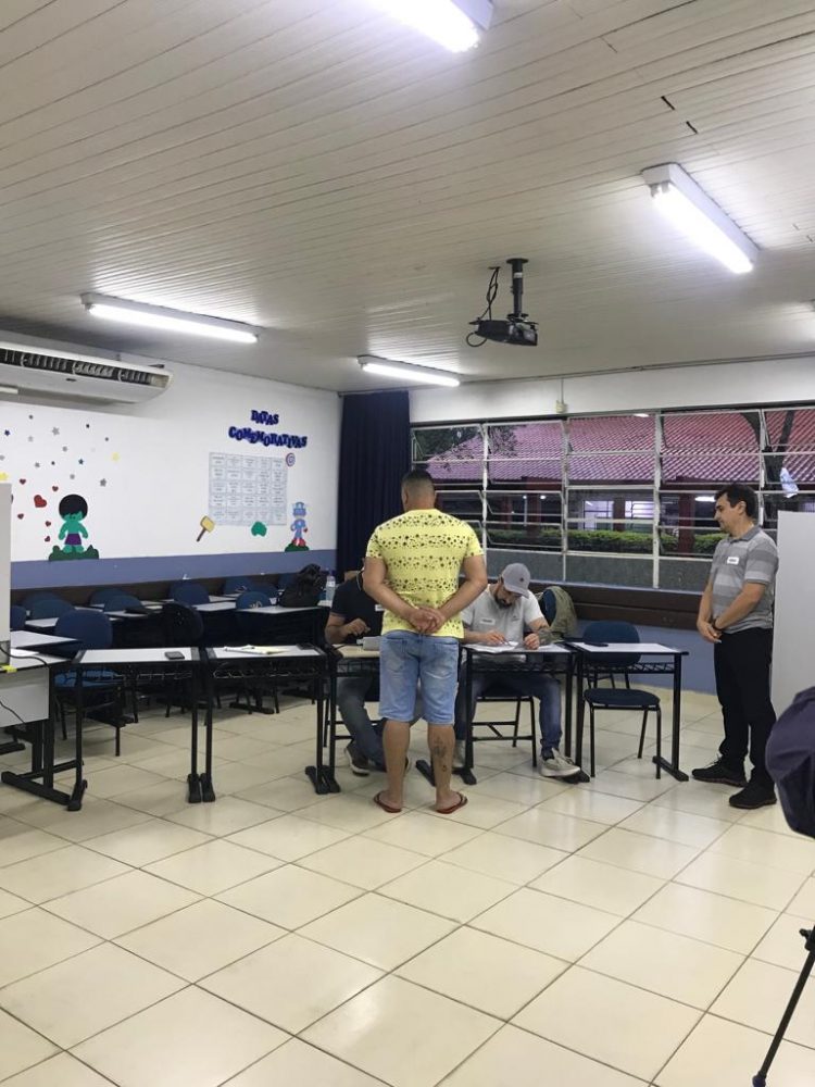 Chuva não espanta eleitores em Foz do Iguaçu