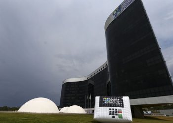 Candidatos no 2° turno podem retomar campanha na rua às 17h de hoje