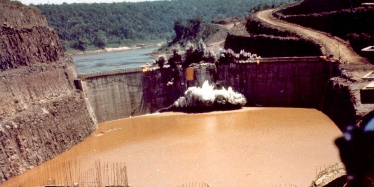 Desvio do Rio Paraná para edificação de Itaipu completa 44 anos