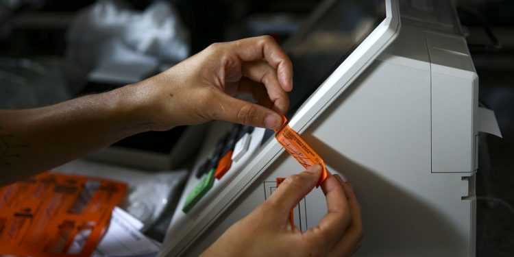 Em novo teste de integridade urnas têm 100% de aprovação