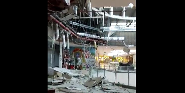 Gesso de teto em shopping de Foz do Iguaçu desaba durante reforma