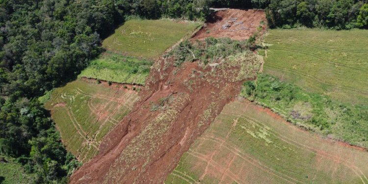 Estado decreta situação de emergência em quatro regiões por conta das chuvas