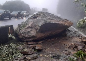 Risco de novos deslizamentos mantém interdição parcial da BR 277, em Morretes