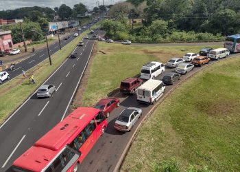 Feriadão de congestionamento nas fronteiras em Foz do Iguaçu