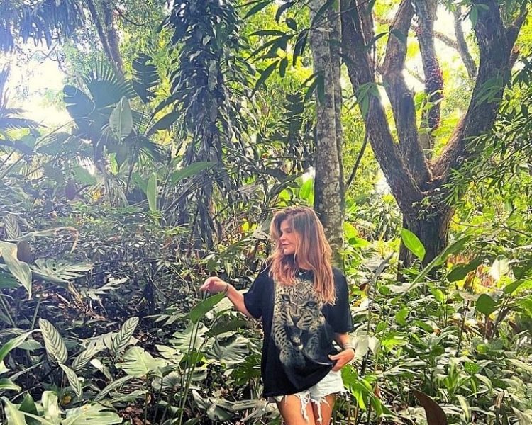 Atriz Cristiana Oliveira está em Foz do Iguaçu para ser a “voz da onça-pintada”