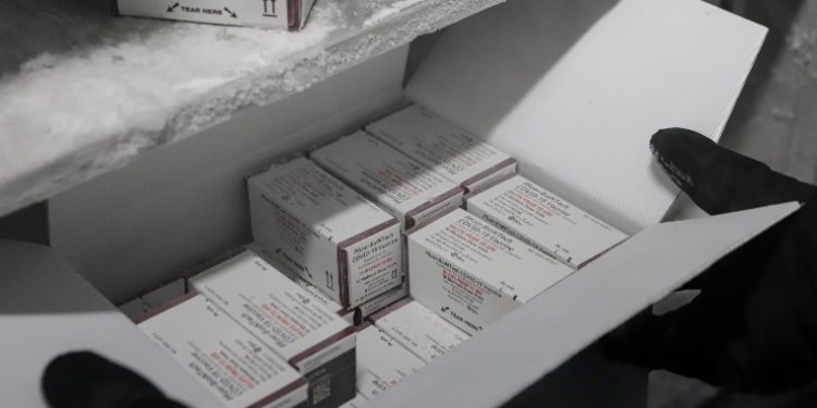 Governo pede vacinação contra a Covid-19 no calendário regular e mais doses para ampliar proteção