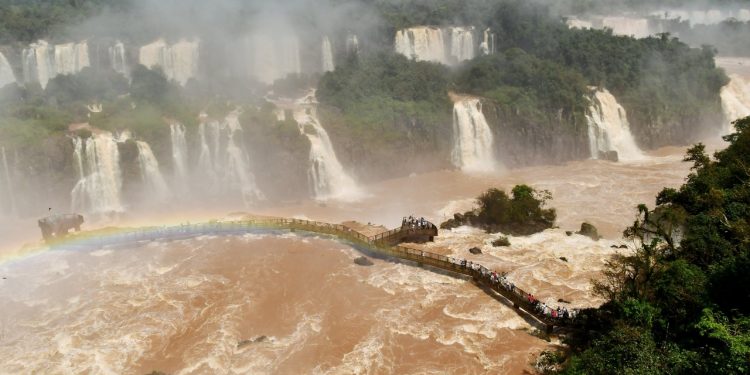 Parque Nacional do Iguaçu recebeu mais de 145 mil visitantes em outubro