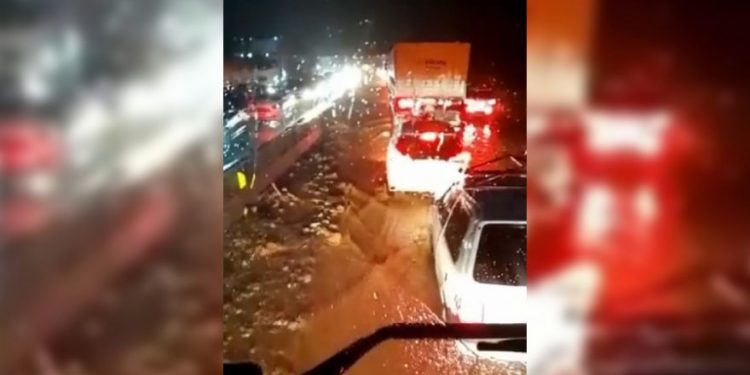 Defesa Civil Nacional alerta para chuvas intensas no Paraná e em Santa Catarina até quarta-feira