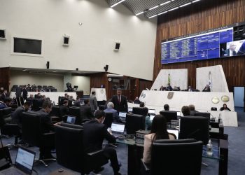 Assembleia aprova aumento do ICMS e criação de novas secretarias de estado
