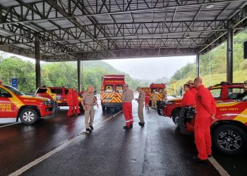 Risco de deslizamento segue na BR-376, no litoral