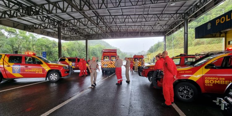 Risco de deslizamento segue na BR-376, no litoral