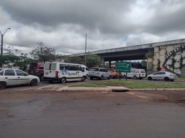 Feriadão de congestionamento nas fronteiras em Foz do Iguaçu